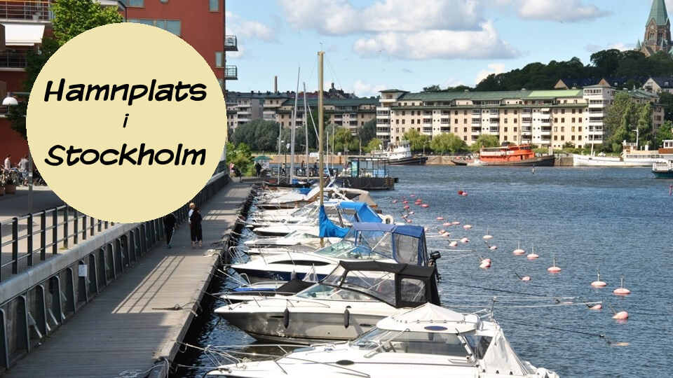 Hammarby sjöstad hamn med texten: Hamnplats i Stockholm