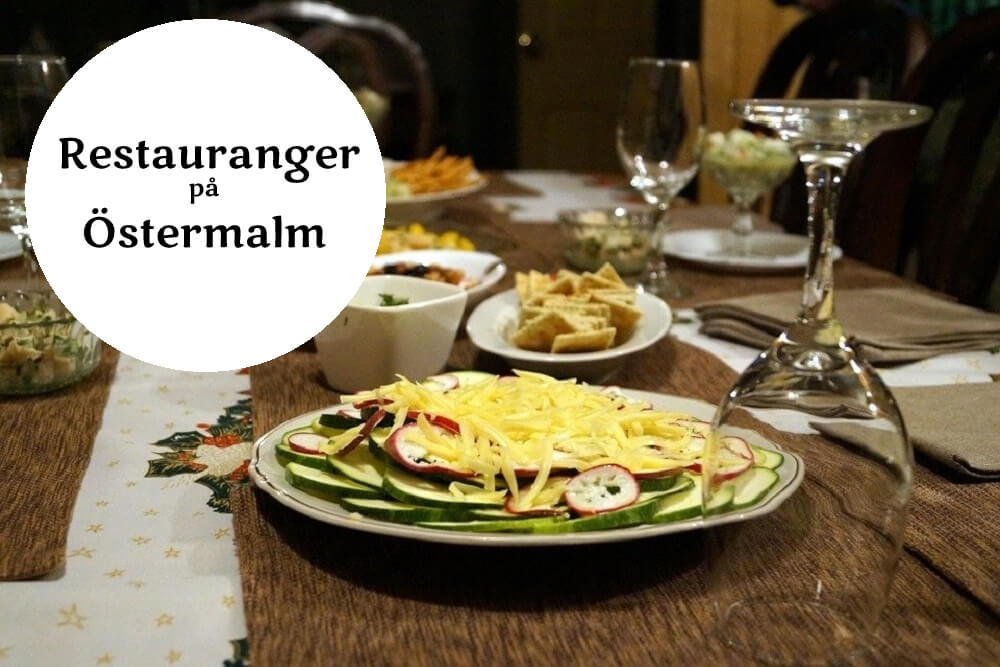 Dukat bord med texten: Restauranger på Östermalm
